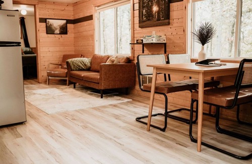 Cushing Cabin | “Tiny Timber” Scandi cabin W/Sauna, plunge tub!