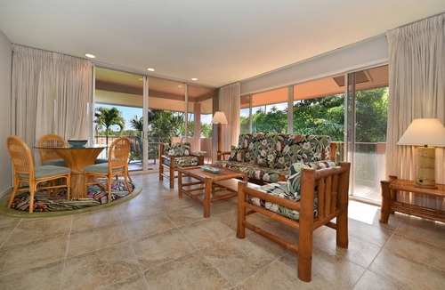 Kaanapali Condo | Top Floor, Corner Unit, Pool View, Kaanapali Beach
