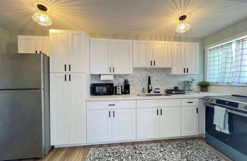 McCully - Moiliili Apartment | Tranquil Ground Floor Unit Central Honolulu & AC