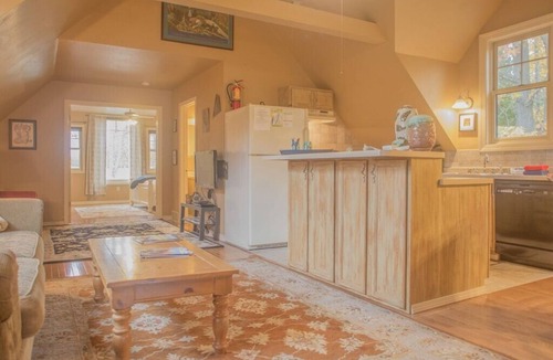 Egg Harbor Cabin | Treehouse at Plum Bottom *Voted Best of DC*