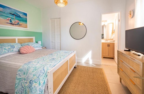 South Lake Apartment | Tropical Retreat 8 mins to the Beach