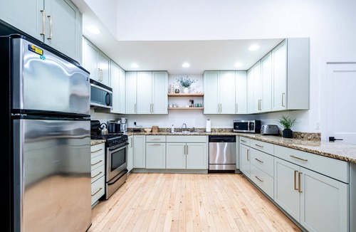 Union Pier Condo | Union Pier Condo With Association Pool! Close To Beach And Downtown!