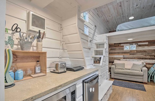 North San Antonio - SAT Apartment | Unique Stay: 'tiny Everest' San Antonio Home!