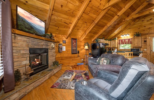 Smoky Mountains Cabin | Unique Studio-Style*Secluded*Hot Tub