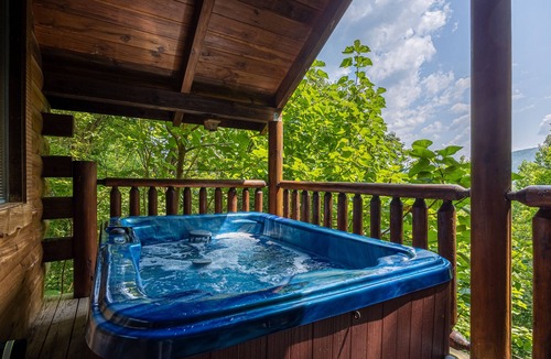 Smoky Mountains Cabin | Unique Studio-Style*Secluded*Hot Tub