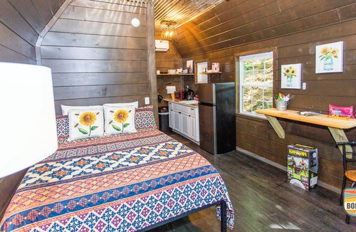 Lake Lure Cottage | Unique “Tiny Barn” at Farmstead | Lake Lure 2miles