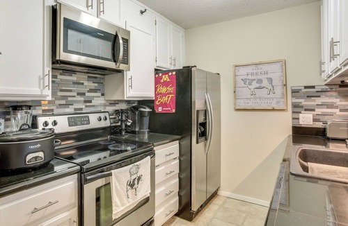 Downtown Minneapolis Condo | Updated Apt in Dtwn Minneapolis w/Pool Access!