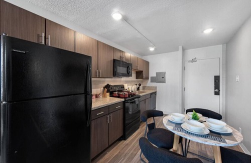 Corryville Apartment | Upscale 2 Bed Suite — Mins to Downtown Cincinnati!
