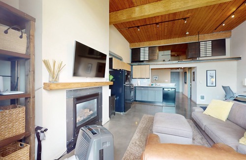 Miller Park Condo | Upscale condo with reserved parking, balcony, & sleek kitchen - walk to parks