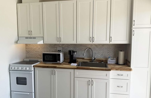 Golden Beach Apartment | Venice Villas Studio – Walk-Out Poolside