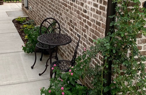 Davidson Apartment | Village Studio -Five minute walk to campus: 12 mins. to town