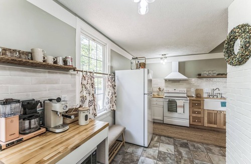 Niles House | Vintage Schoolhouse Near Wineries, Sleeps 6