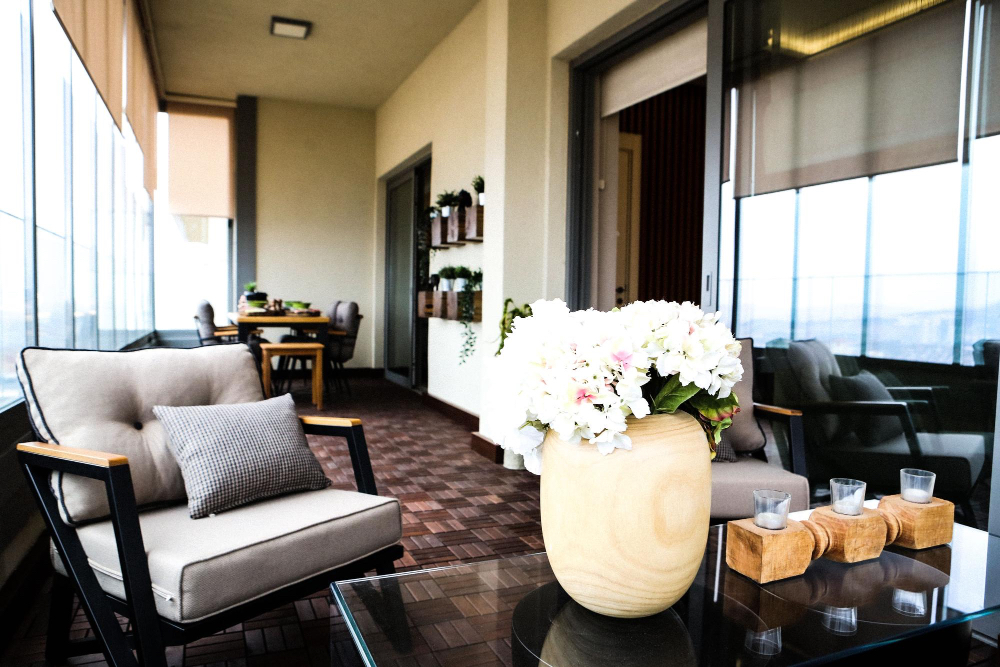 Venice Condo | Walk to beach-great Venice island location! Close to Sharkey's and the pier.