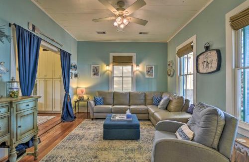 San Jacinto House | Walk to Poretto Beach: Tropical Oasis in Galveston