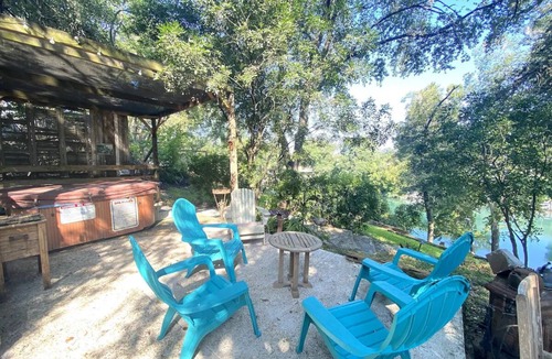 New Braunfels House | Water Front Rustic Cottage- Private-Guest Haus with Hot Tub sleeps 6.