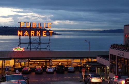 Downtown Seattle House | Waterfront 2BR Great Wheel View Walk to Pike Place