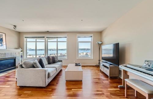 Downtown Seattle House | Waterfront 2BR Great Wheel View Walk to Pike Place