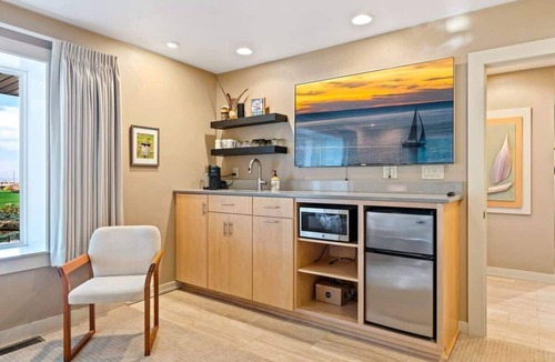Egg Harbor House | Waterfront Group Retreat · Sauna · Door County
