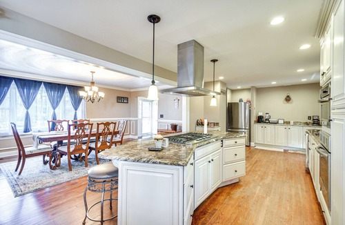 Hampton House | Waterfront Home w/Deck & Yard in Hampton!