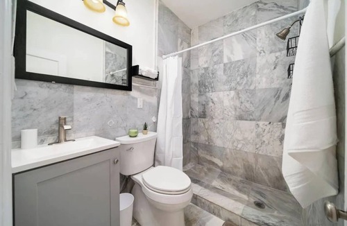 Hollywood Lakes Apartment | Waterside Studio w/King bed - Hollywood