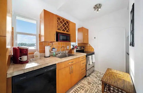 Hollywood Lakes Apartment | Waterways Komffy
