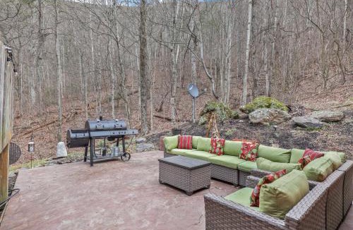 Smoky Mountains House | Welcome to Bearfeet Retreat a pristine cabin in a quiet corner in the heart of Wears Valley