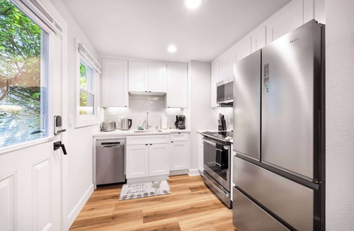 North Admiral House | West Seattle Retreat w/3 AC - Near Alki Beach