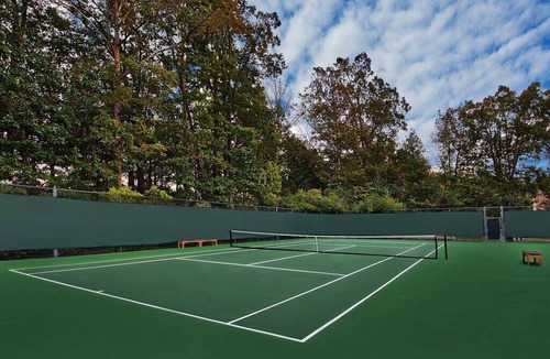 Berkeley Apartment | Williamsburg | Couples Historic Weekend | Pool + Golf