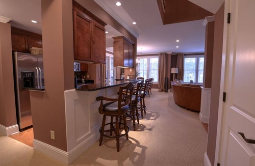 Greensboro Condo | WOW! 30% Off Until Oct. 1st | Walk to Ritz, Golf Front, 3 King Beds, Book Now