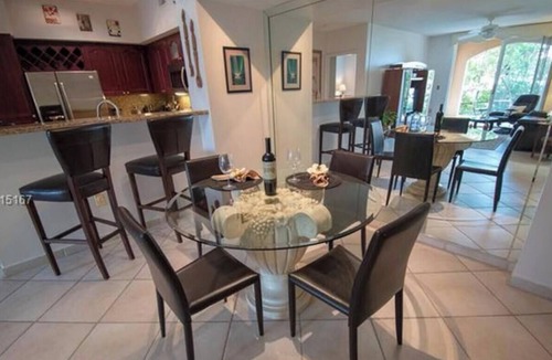 Aventura Apartment | Yacht Club Apartment at Aventura ~ Beautifully updated ground floor poolside