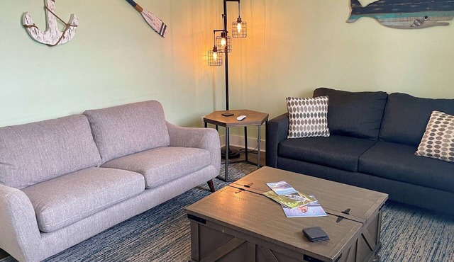 1.5 blks to beach. Pet friendly unit close to cruise terminal/local attractions