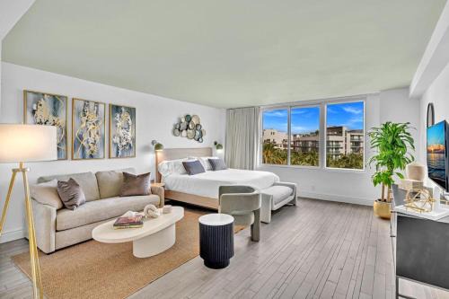 1100 West South Beach Lux Waterfront Studio