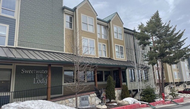 2 BR with a Murphy bed, 1 Bath, walk to Park City Mnt Ski Resort and downtown