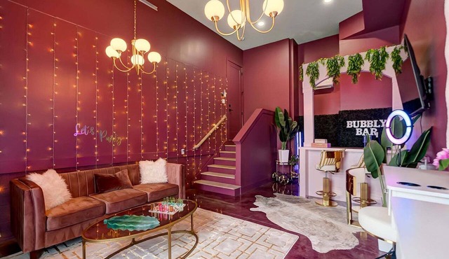 2 Homes, 12 beds - Perfect for Bachelor + Bachelorette Trips | Sauna, Hot Tub, City Views