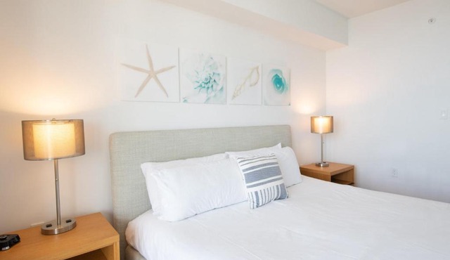 2009A Stylish 1BR 1BTH w Water Views, Modern Kitchen, Balcony, Pool - 20th floor