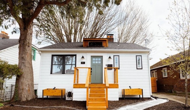 2BD Orcas Lodge · 2BD Modern Getaway | Peloton | Dual Monitors
