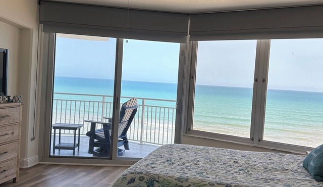2bed 2 bath penthouse beachfront condo in Ormond Beach - private balcony - WiFi in Ormond Beach