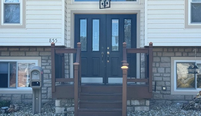 3-bd 2 bath Featuring a Music Decor, Large yard with Seating areas & Activities