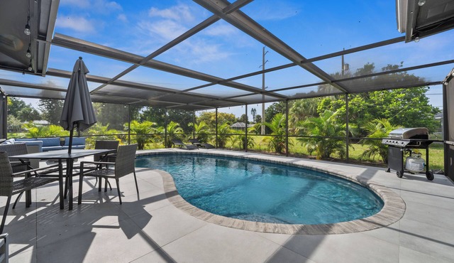 3-bedroom 2-bathroom! FREE Heated Pool! Close Beaches! Pet! CLEAN!