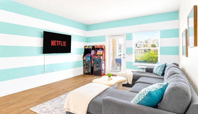 3-Bedroom Family Suite with Pool, Arcade Games, Gym, Free Parking, Baby Gear