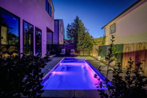 3 Mi to San Antonio River Walk: Gem w/Heated Pool