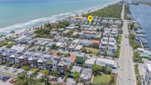 #3 - Sunny Hollywood Beachside 1BR Walk to Ocean