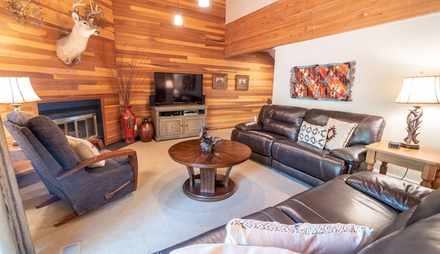 3BR Lakeside Condo at Deer Valley Snowpark Base - Free Shuttle & Bus