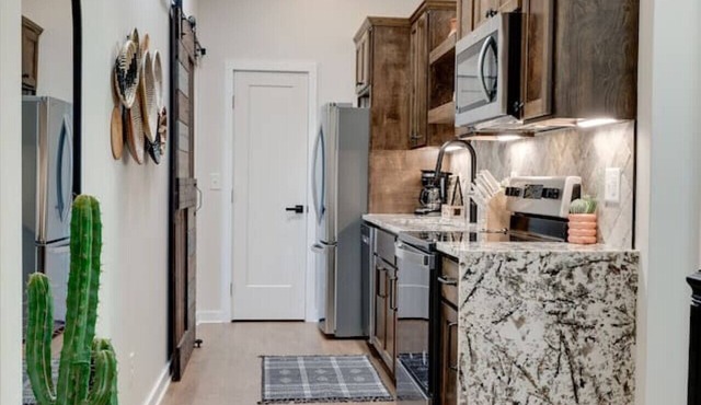4 BDRM-4 bath, Great for groups, perfect location!