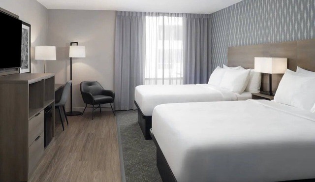 4 Rooms for Big Groups | Pet-Friendly, Free Breakfast! | Symphony Hall - 0.1 mi