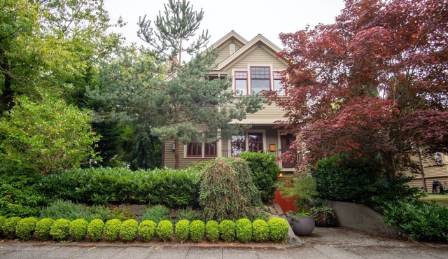 5-bedroom vacation home just 4 minutes drive to Seattle Cruise Ship Terminal 91