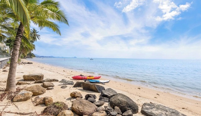 5 min to Seatran ferry! Private villa with a Panoramic view of the Samui sunset.