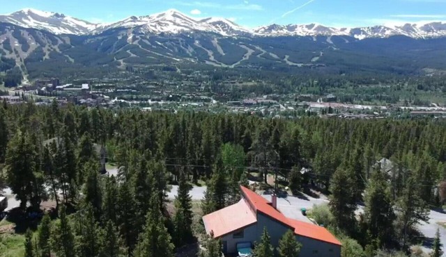 5 Min to Town, Hot Tub, Great 4 Groups, Games, Updated Kitchen