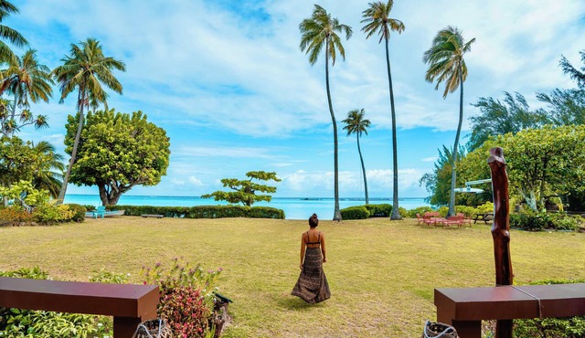 5200 sqm beach front estate, 4 BR 325sqm villa, Full AC