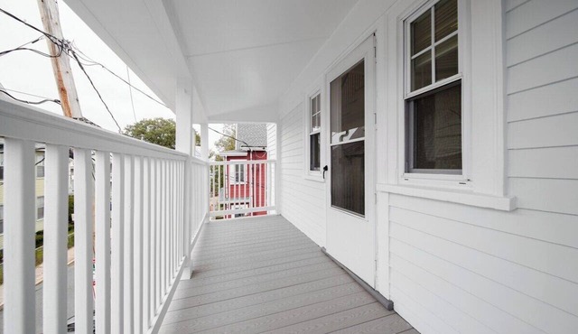 5BR 2BTH Bright & Spacious Apt in Brighton